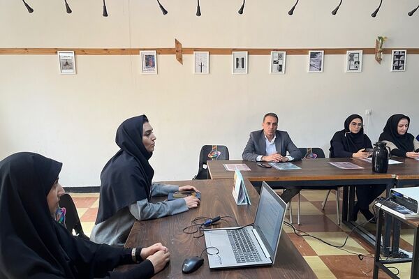کارگاه آموزشی «مهارت‌های برقراری ارتباط با نوجوان » در هنرستان قدس ناحیه دو شهرری 