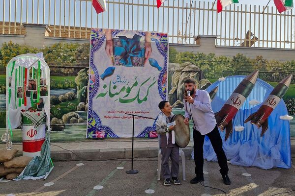 رزمایش کمک مومنانه و تهیه لوازم التحریر برای دانش‌آموزان و خانواده‌های بی بضاعت در ناحیه 2 شهرری 