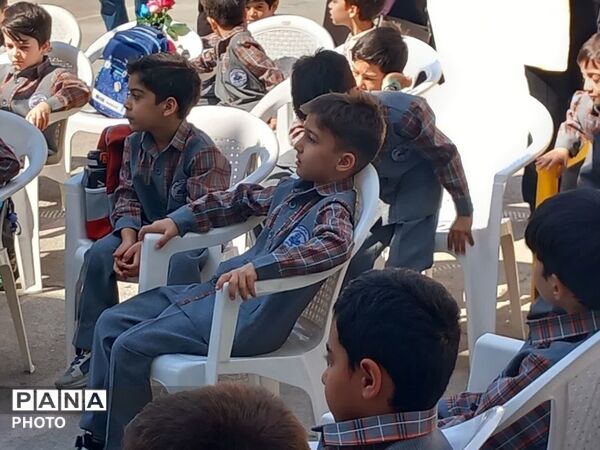 جشن شکوفه ها در دبستان دکتر شهریاری ناحیه ۶