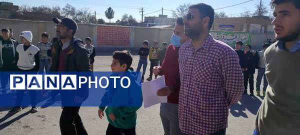 برگزاری مسابقات دارت در دبستان شهید فاتحی خانلق شهرستان شیروان