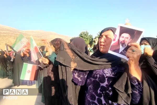 بیعت دانش‌آموزان دیشموکی  با رهبر انقلاب