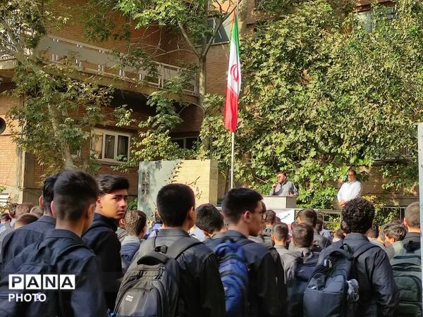 گرامیداشت هفته دفاع مقدس در مدارس منطقه ۱۲