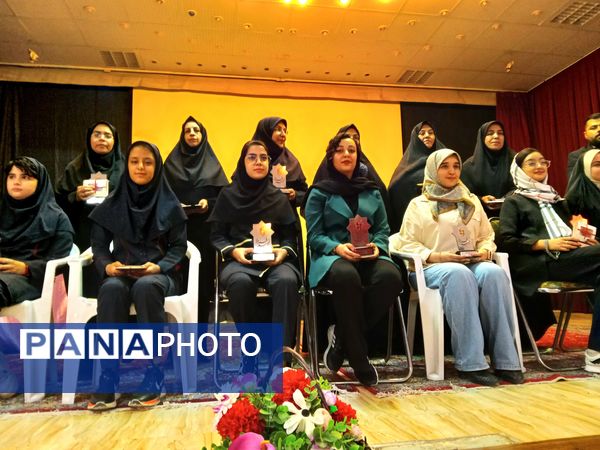 تجلیل از برگزیدگان مسابقات فرهنگی هنری جشنواره امید فردا در نیشابور