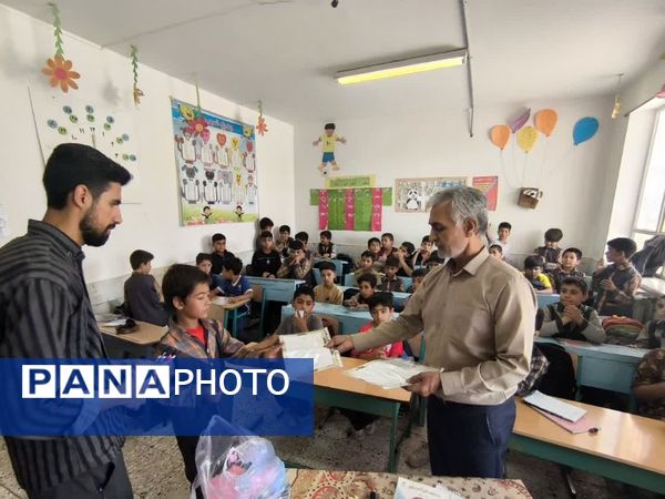 تقدیر از برترین‌های دبستان شهید پسندیده فدافن