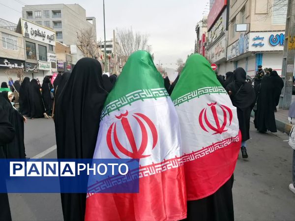 حضور پرشور مردم سلحشور فردیس در راهپیمایی ۲۲ بهمن