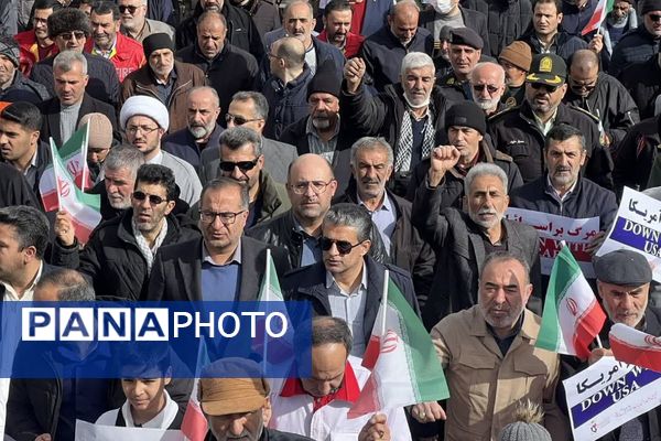 فیروزکوه یکپارچه عشق؛ راهپیمایی ۲۲ بهمن باشکوهترین جلوه وحدت شد