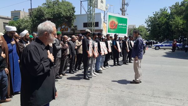 مراسم زنجیر زنی و سینه زنی به مناسبت سالگرد رحلت امام در نیشابور 