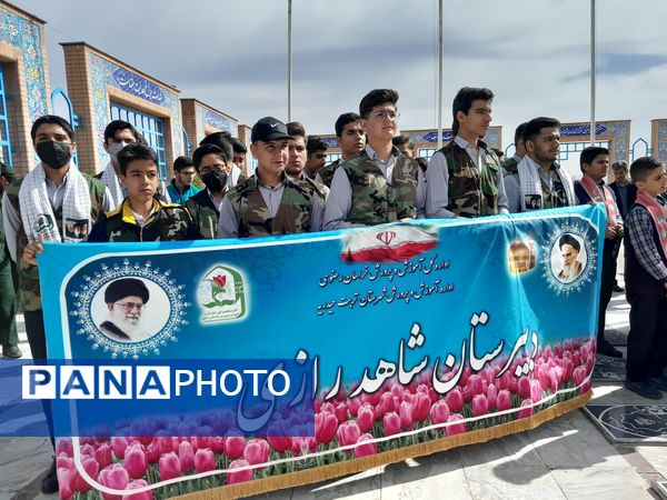 آیین نواختن زنگ سپاس معلم در دبیرستان دخترانه ارشاد تربت حیدریه 