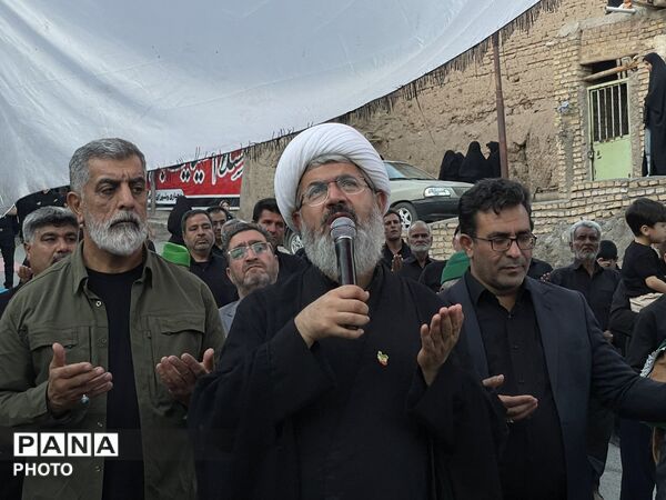 حضور امام جمعه و شهردار کاشمر در مراسم مقتل خوانی روستای طرق