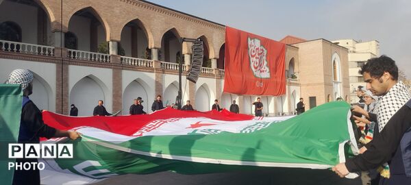 بیعت نوجوانان با رهبر انقلاب در تهران