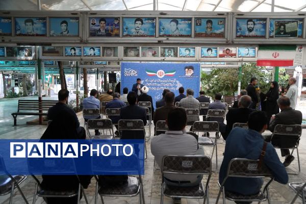 آیین غبارروبی مزار شهدا با حضور اصحاب رسانه در قم