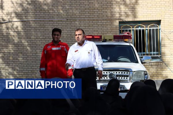 آموزش رایگان اطفای حریق برای ۹۹ دانش‌آموز ماهدشت کرج