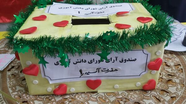 جلوه‌هایی از انتخابات شورای دانش‌آموزی در مدرسه حضرت آسیه(س) قم
