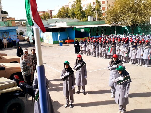 گرامیداشت هفته دفاع مقدس و زنگ مهر در مدرسه شایستگان