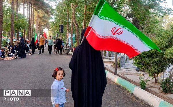 روز عرفه ، روز توبه و بندگی در گلستان شهدای نجف آباد