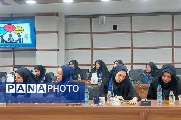 نشست فصلی و توان افزایی مأمورین و مسئولین سازمان دانش‌آموزی شهرستان‌های استان تهران 