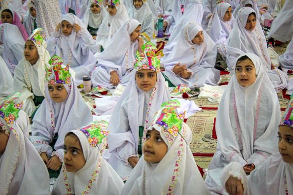 جشن تکلیف ۶۰۰دانش‌آموز دختر گتوندی