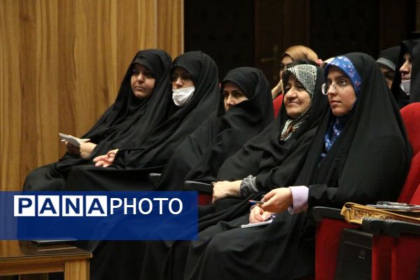 کارگاه نبرد رسانه‌ها؛ مشارکت فعالان رسانه‌ای و دانش‌آموزان یزدی در جنگ آگاهی