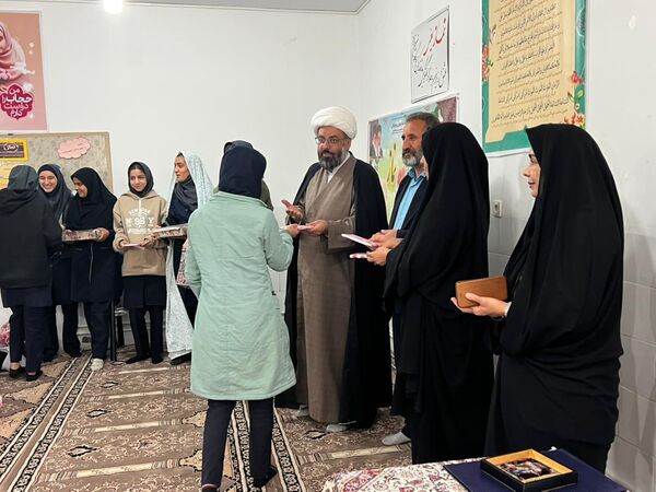 آیین تجلیل از برگزیدگان مسابقات قرآنی، فرهنگی و هنری در خاتم