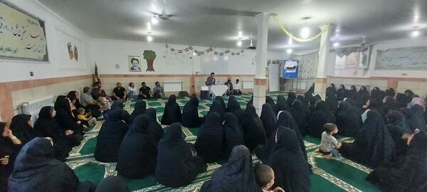 اولین جلسه انجمن اولیا و مربیان دبستان شهید عباسپور روستای عارف آباد کاشمر