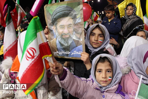 تجدید پیمان فرهنگیان و دانش‌آموزان با شهدای مسیر حق