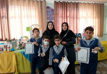 گرامیداشت هفته پژوهش در دبستان ثارالله ناحیه دو شهرری 