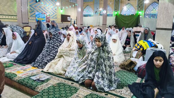 مراسم معنوی اعتکاف دانش‌آموزی در مسجد امام خمینی(ره)