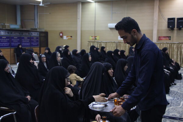 تجلیل از خیرین و فعالان کمک به جبهه مقاومت در دفتر امام جمعه یزد