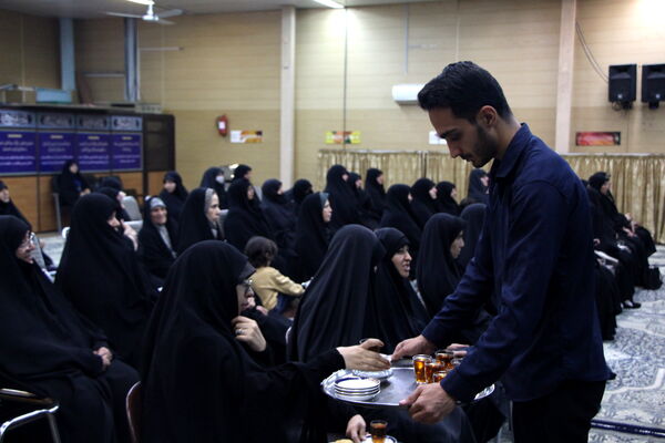 تجلیل از خیرین و فعالان کمک به جبهه مقاومت در دفتر امام جمعه یزد