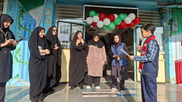 آیین نواختن زنگ پژوهش در دبستان پسرانه صدف ناحیه ۶