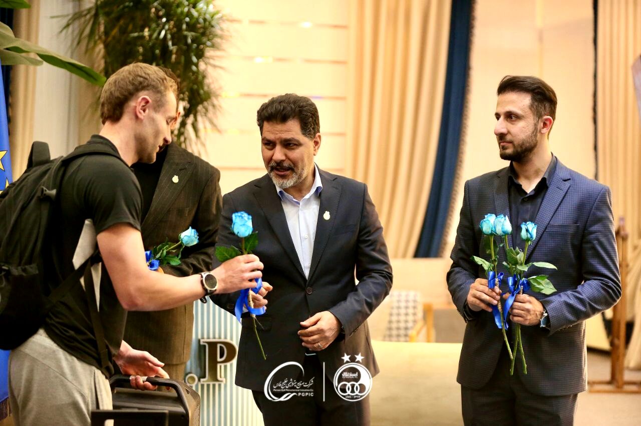 تیم فوتبال الوصل برای مصاف با استقلال ایران وارد تهران شد
