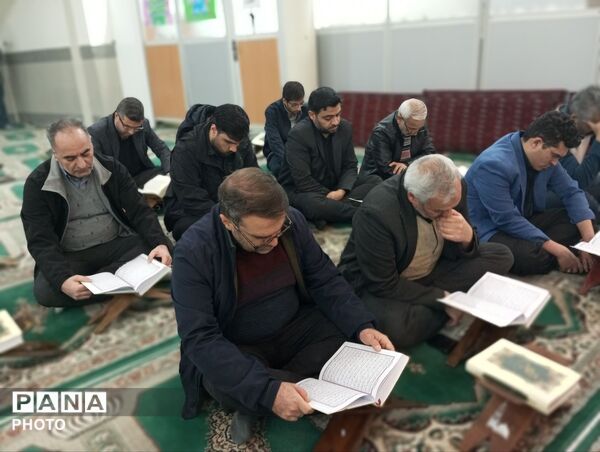  محفل انس با قرآن کریم در اداره آموزش و پرورش نیشابور 