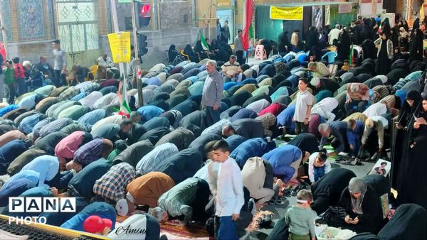 تجمعات حماسی در نجف آباد همراه با اقامه نماز استغاثه