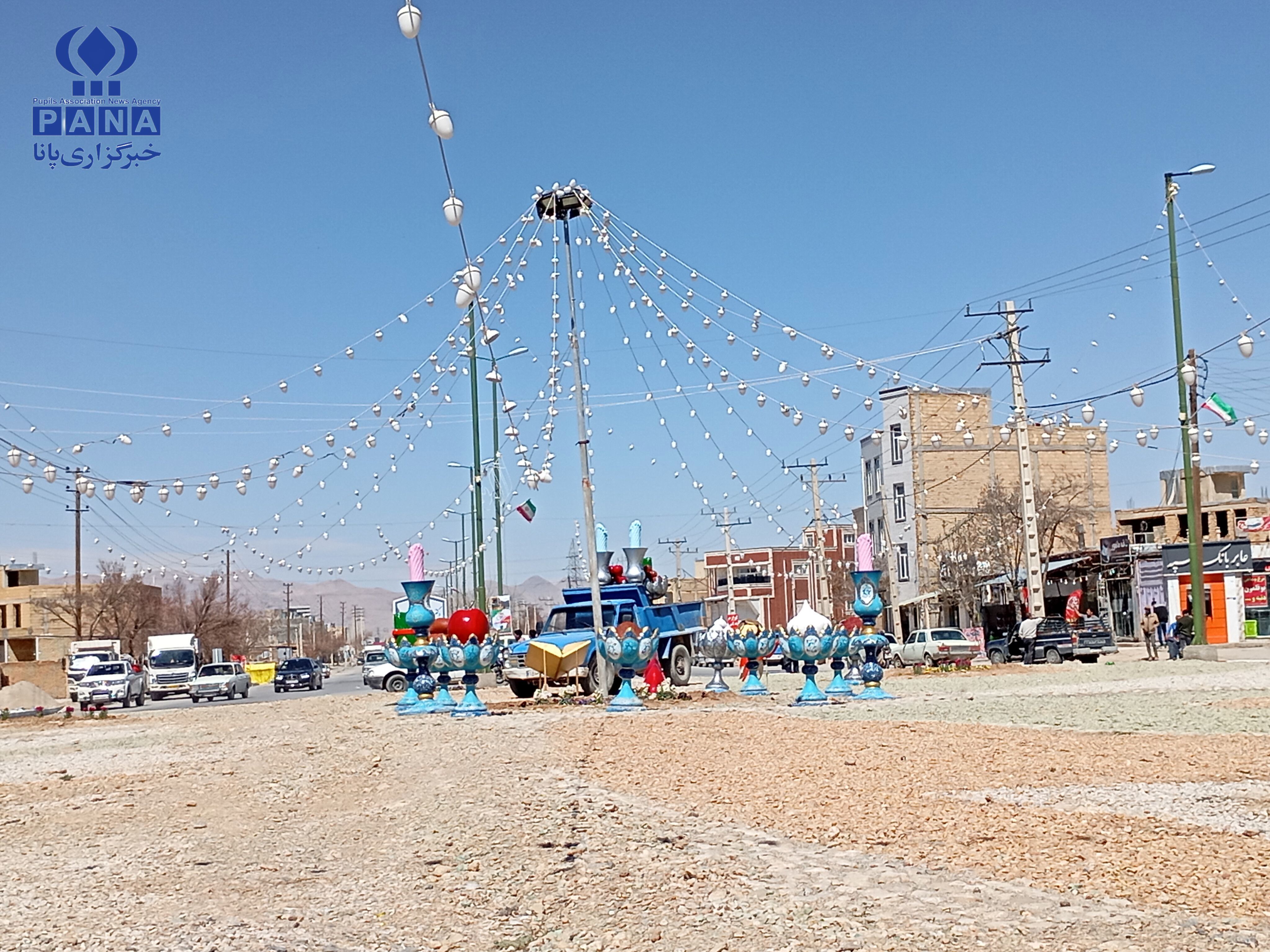 استقبال از نوروز با سفره هفت‌سین میدان فرادنبه