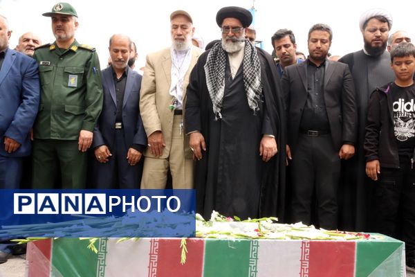 مراسم تشییع پیکر معلم شهید حجت‌الله یوسفیه با حضور باشکوه مردم شهرستان ورامین 