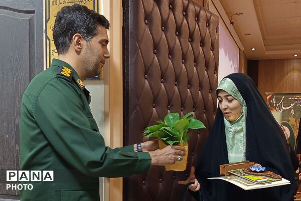  تقدیر از منتخبین منطقه‌ای و استانی
