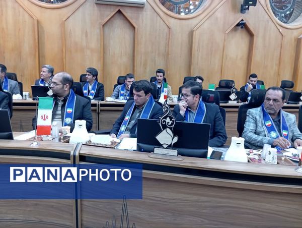 نشست هم‌اندیشی مسئولان سازمان دانش‌آموزی استان فارس روز اول