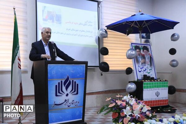«سپاس معلم» در تبریز؛ آیین تجلیل از معلمان نمونه ناحیه یک با حضور فرماندار 