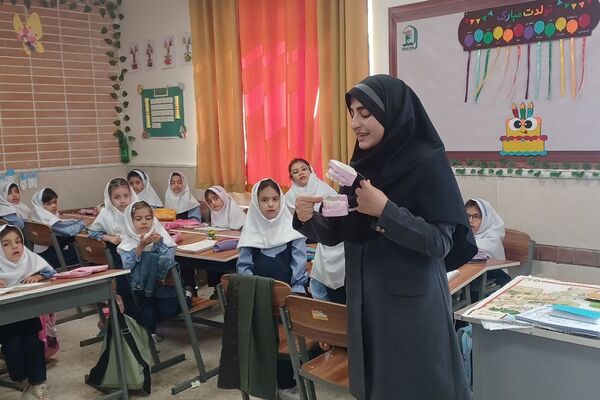 جشن دندان شماره شش در آموزشگاه شاهد فرهنگ