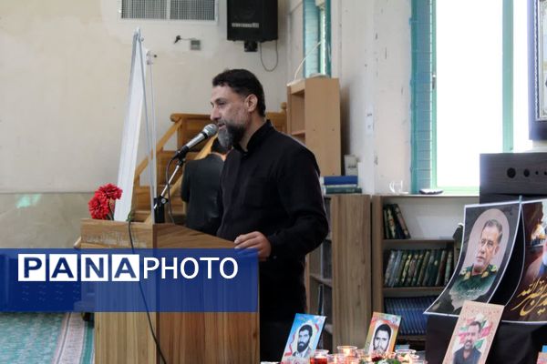 محفل انس با قرآن با حضور دانش‌آموزان سمنانی