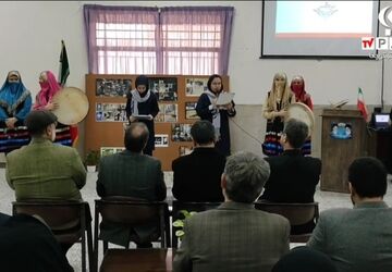 بازدید معاون پرورشی آموزش و پرورش استان اصفهان از آثار هنری دانش‌آموزان هنرستان نرگس
