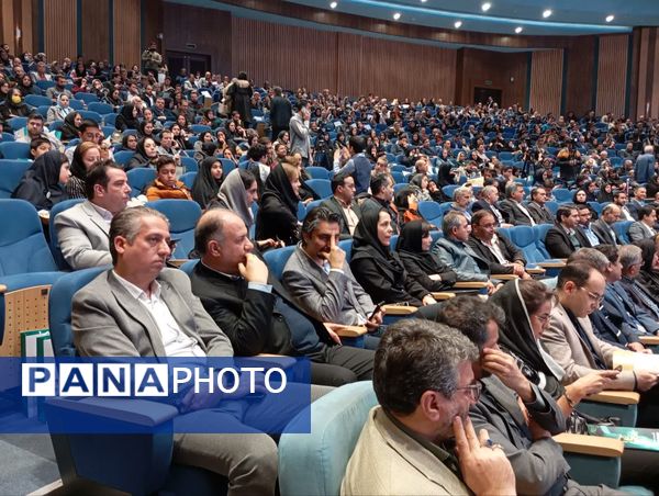 آیین تجلیل از واحدهای نمونه استاندارد و سفیران دانش‌آموزی استاندارد