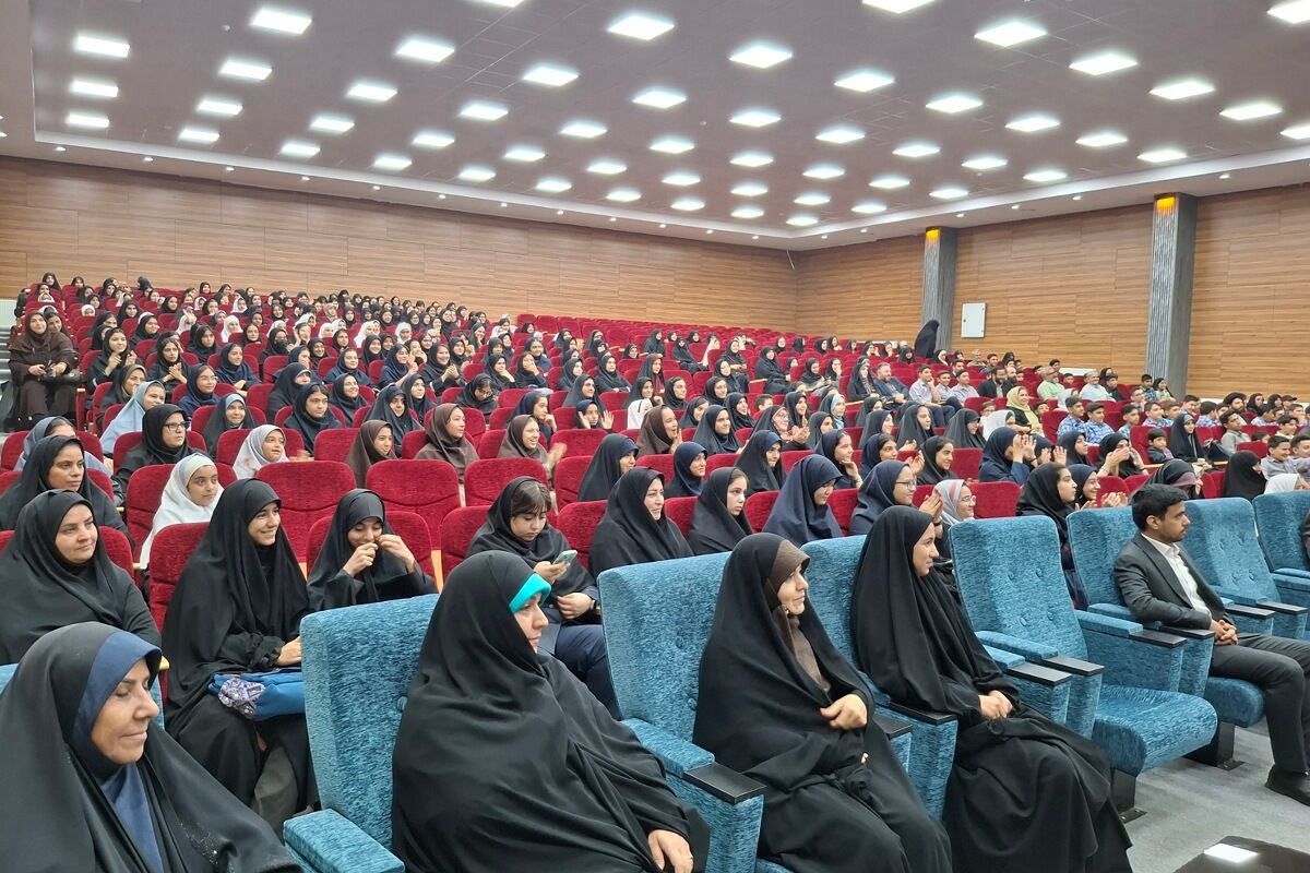 شگوه بی نظیر دانش‌آموزان و فرهنگیان ناحیه یک شهرری در مسابقات استانی قرآنی و فرهنگی و هنری 