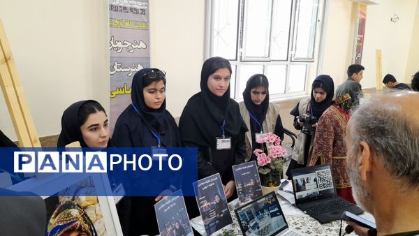 نمایشگاه کارآفرینی در هنرستان مولا متقیان