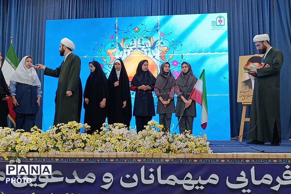 اجتماع بزرگ دختران ایران در سالروز میلاد حضرت معصومه (س) و روز دختر به یاد شهدای دانش آموز میناب