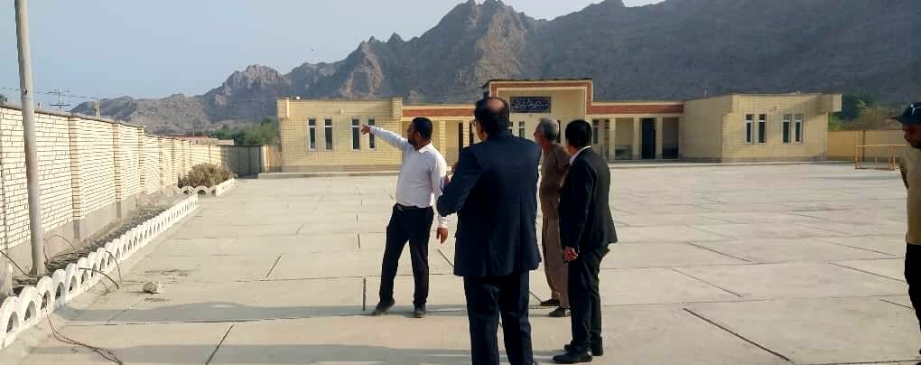 بازدید مدیر آموزش و پرورش ناحیه یک بندرعباس از مدارس روستای سرزه و خاروک