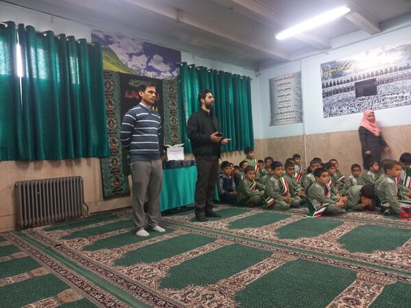 رئیس سازمان بسیج دانش‌آموزی شهرستان قدس مهمان دانش‌آموزان دبستان شهید رجایی 