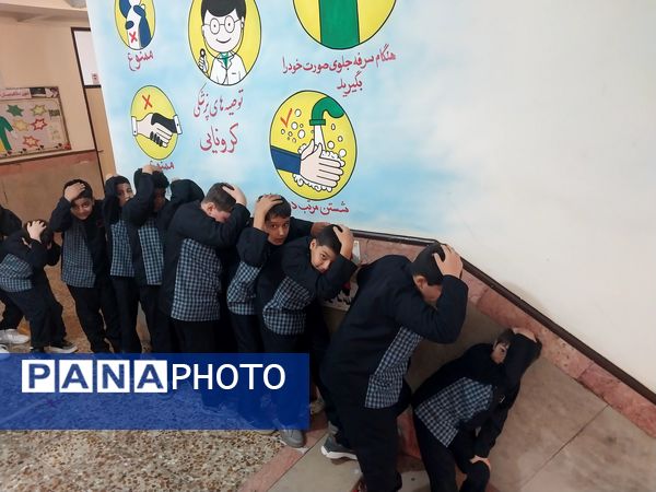 کسب آمادگی در روزهای قبل از اجرای مانور زلزله در مدرسه ملاصدرا