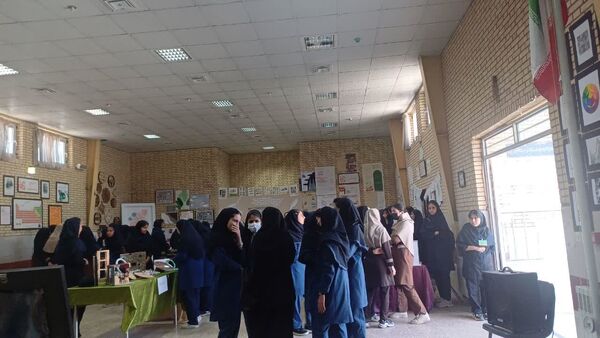 گالری هنر در هنرستان شهید بخشنده زرقان 