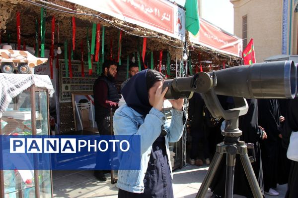 نمایشگاه هفته دفاع مقدس لاله‌های روشن در تبریز 